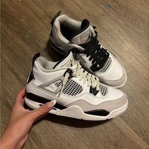 Jordan 4 military black SIZE 7